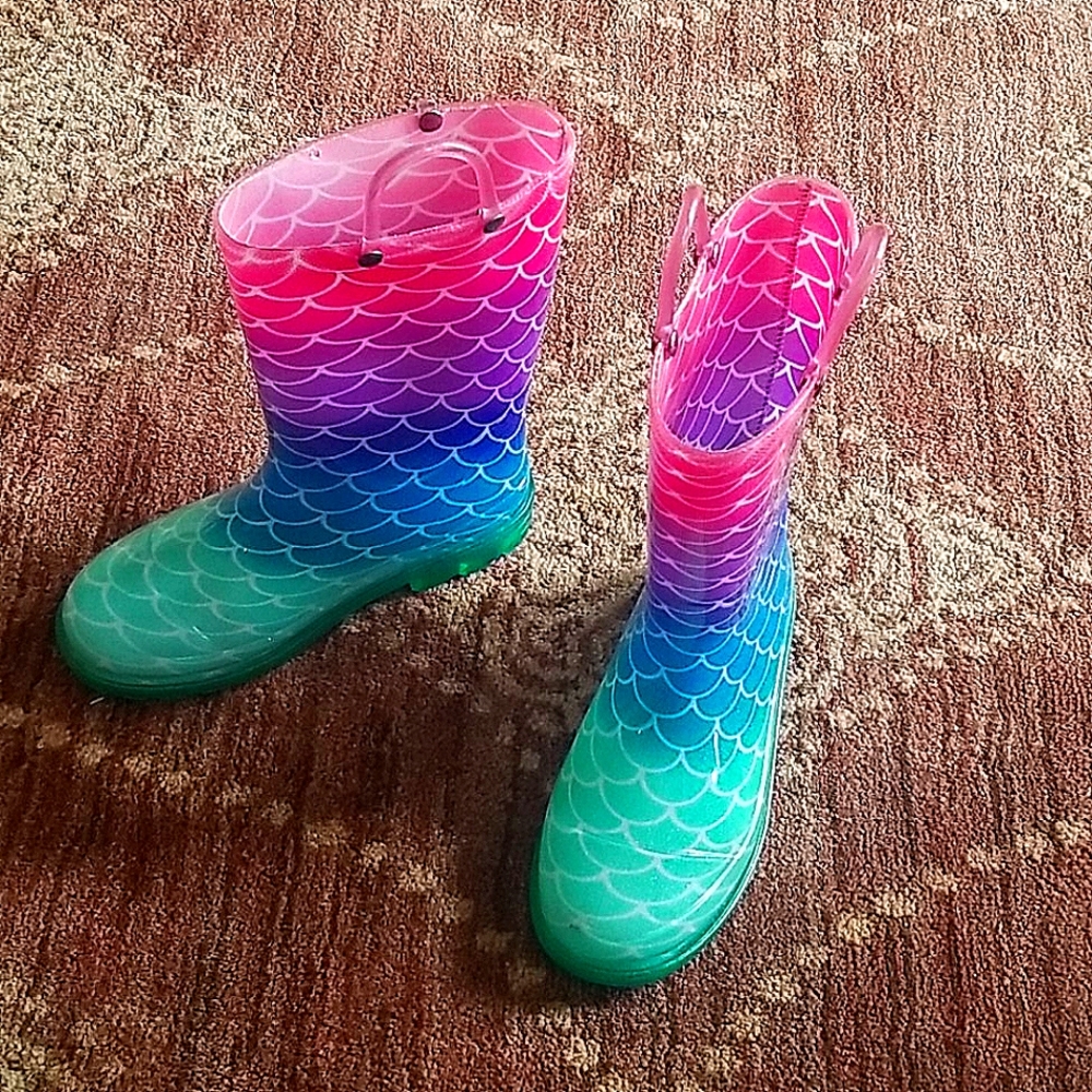 Mermaid pattern light up rain boots